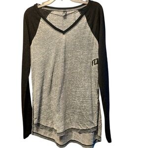 Fox Women's Black and Gray V-Neck Long Sleeve Tee